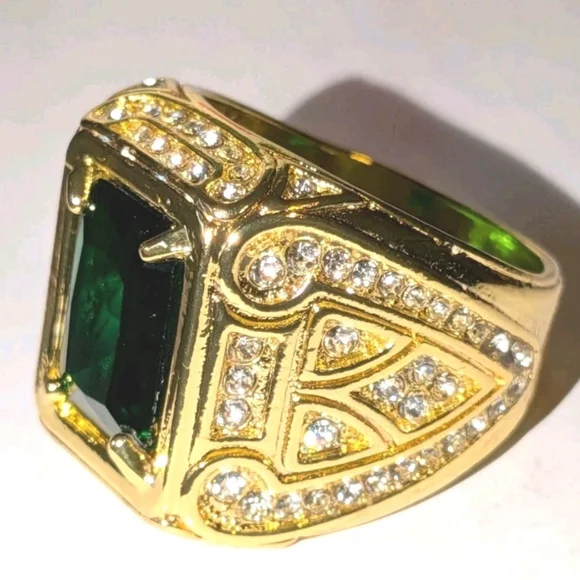 Elegant Green and Gold mens Ring Sz 13